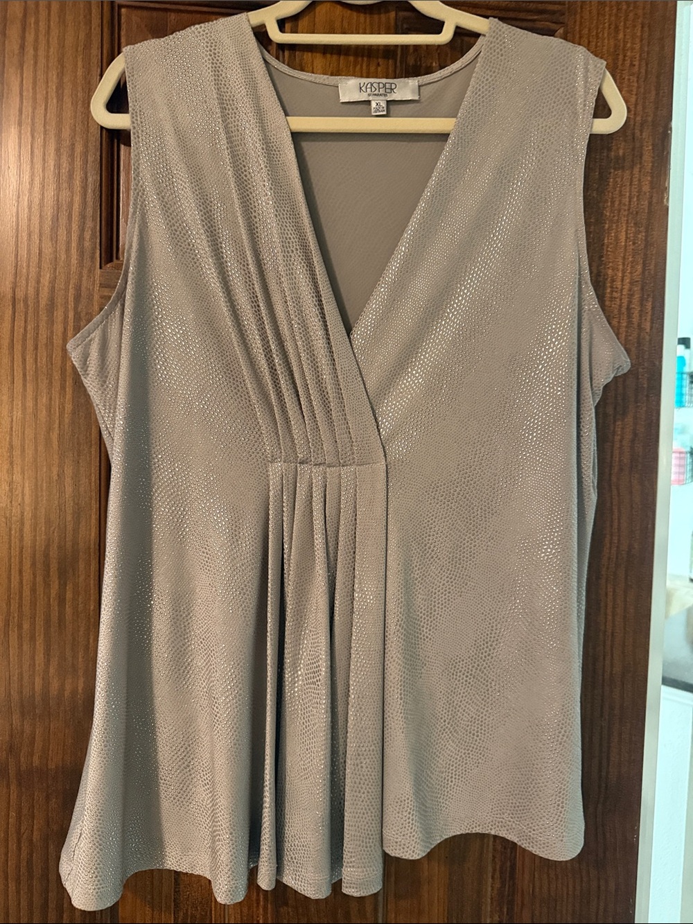 Kasper Women's Textured Light Gray Pleated V-Neck Sleeveless Top